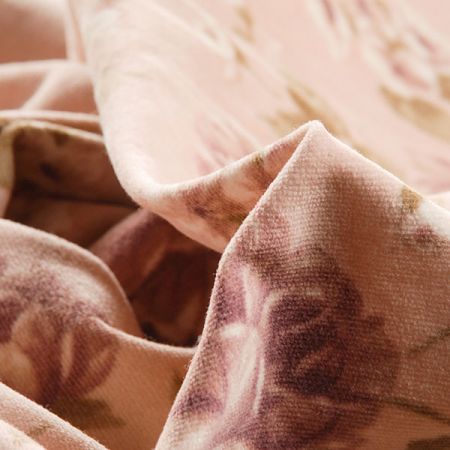 Samet pružný romantický vzor růží pastel růžový