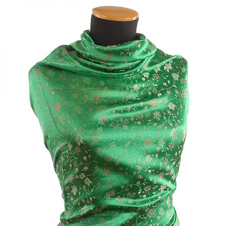 Brokát jemný květinový motiv zelený II.jakost