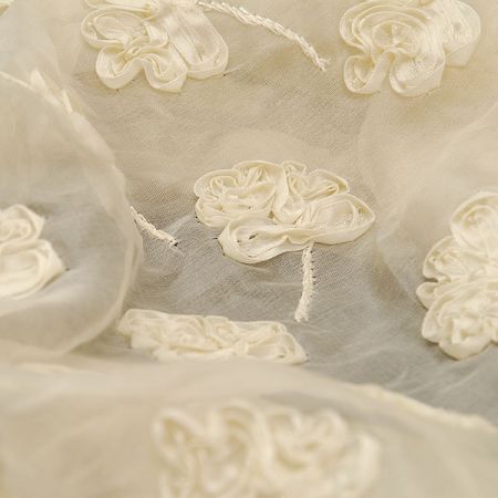 Hedvábná plastická krajka květy