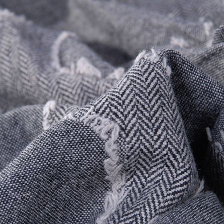 Kostýmová látka tweed/rybí kost černá II.jakost