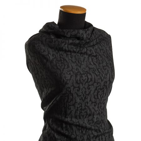 Pružná riflovina plastický květinový vzor černá/šedá