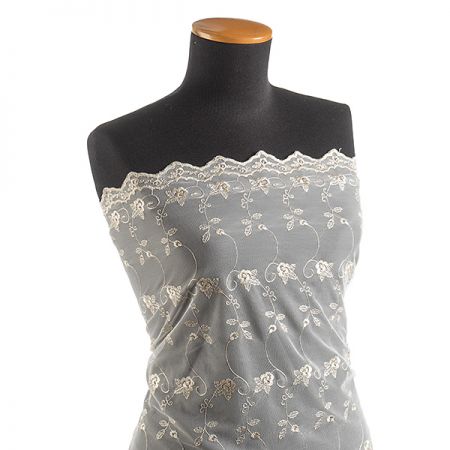 Krajka na tylu výšivka květinová slonová kost II.jakost