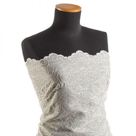 Organza s jemnou lurexovou výšivkou