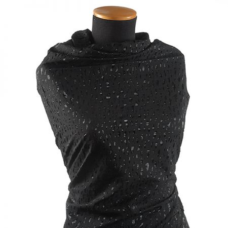 Lamé vrstvená textilie černá menší vzor