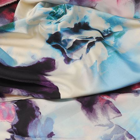 Satén vzor růže v mramoru - vínovomodrý