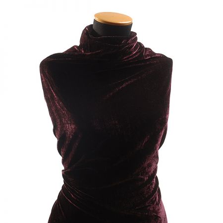 Jemný viskozový samet vzor rybí kost vínový