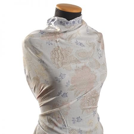 Bavlněný etamín kupón květinový motiv