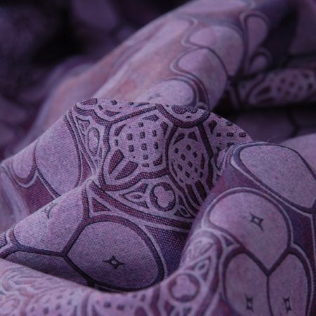 Bavlna tisk ornamenty vínová/starorůžová SLEVA