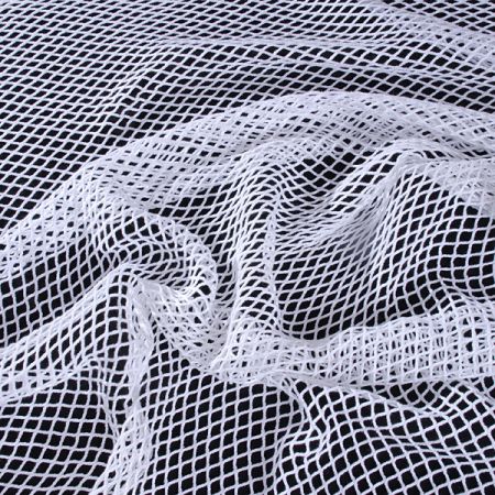 Imitace háčkované sítě barva bílá
