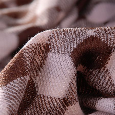 Vlněný úplet hnědokrémový