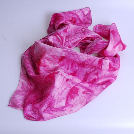 Ručně malovaný hedvábný šátek pink