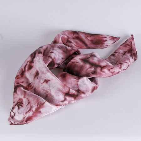 Ručně malovaný hedvábný šátek červeno/hnědý