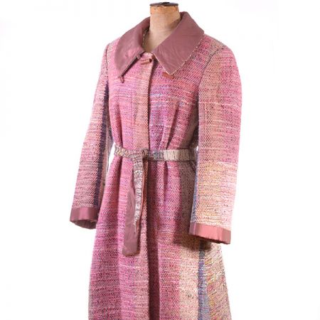 Originální kabát z ručně tkané látky růžový