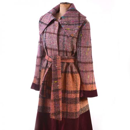 Originálne kabát z ručne tkané metráže vínový