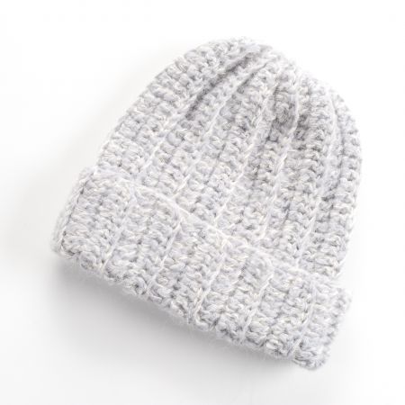 Háčkovaná čepice MarLen – světle šedá