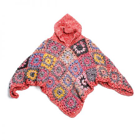 Háčkované pončo s kapucí