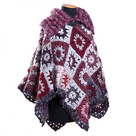 Originální háčkované pončo s velkým límcem