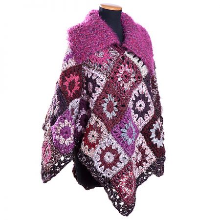 Originální háčkované pončo s velkým límcem