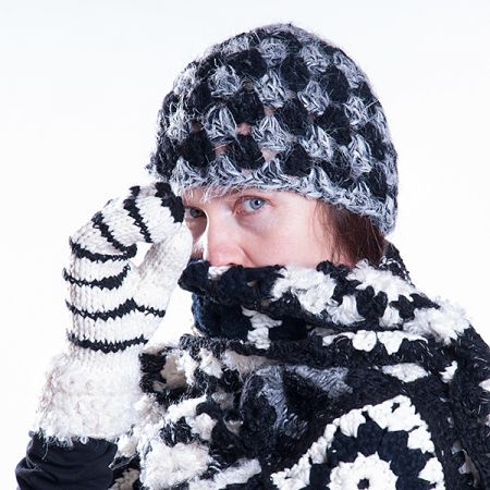 Háčkovaný set čepice šál a rukavice 