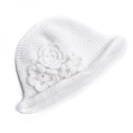 Pletená čepice klobouk s kytkou