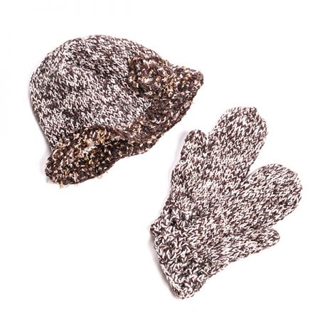 Pletené rukavice a čepice klobouk s kytkou hnědobílý set