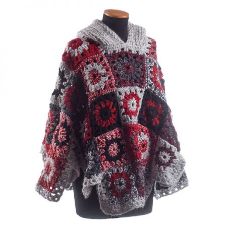 Háčkované pončo s kapucí