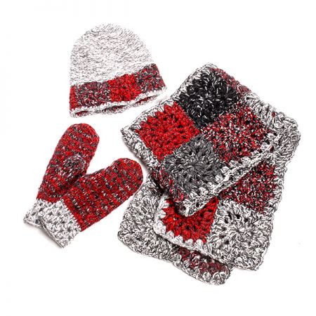 Háčkovaná čepice, rukavice , šála šedo červený set