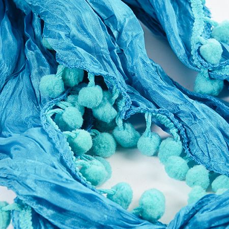 Jemná šála kreš s bambulkami tyrkysová