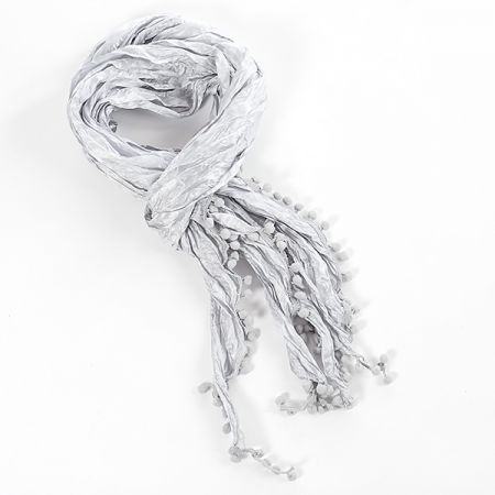 Jemná šála s bambulkami sv.šedá