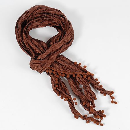 Jemná šála kreš s bambulkami čokoládově hnědá