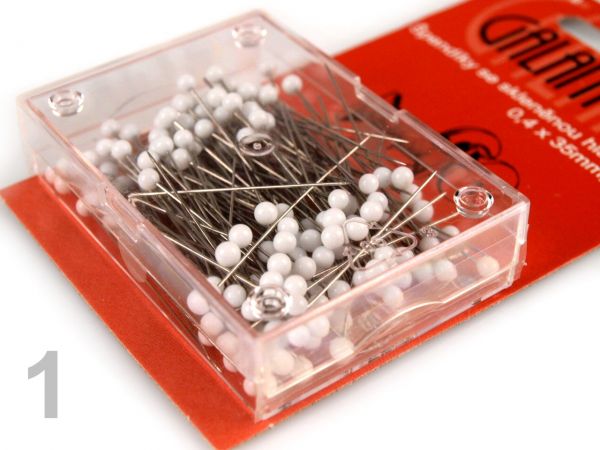 Špendlíky s bílou hlavičkou