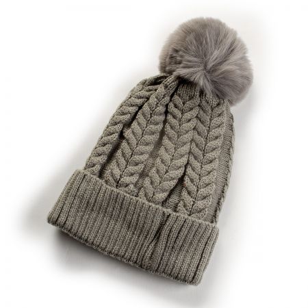 Čepice copánková s bambulí zateplená šedá