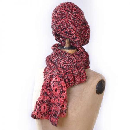 Pletená šála čepice s háčkovaným lemem červenočerná