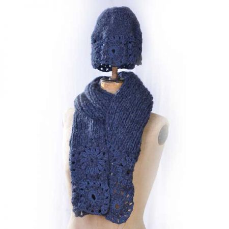 Pletená šála a čepice s háčkovaným lemem modrá