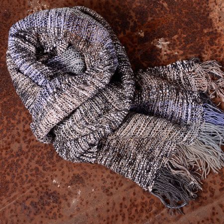 Ručně tkaný pléd v barvě černého melíru