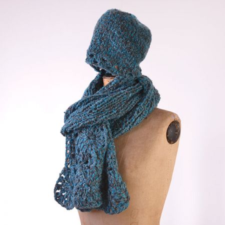Pletaná šála čepice s háčkovaným lemem tyrkysovohnědá