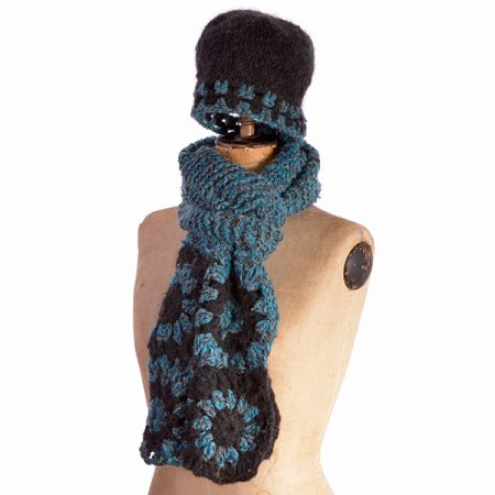 Pletená šála čepice s háčkovaným lemem tyrkysová