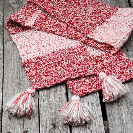 Háčkovaná šála Marlen se střapci