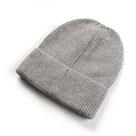 Čepice žebrový vzor ohrnutý lem unisex sv.šedá