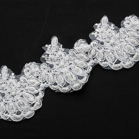 Krajka lem bílá s perličkami