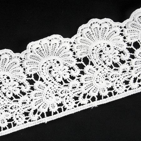 Krajka široká lístky lomená bílá