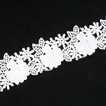 Krajka hrubá romantický vzor bílá